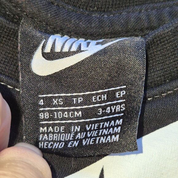 Nike 3-4 Years Black & White Sweat Shirt 60% Cotton 40% Polyester. Warm & Cozy. - Picture 7 of 9